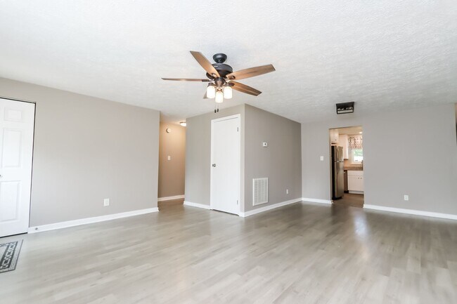 Foto del edificio - 531 Ashwood Dr