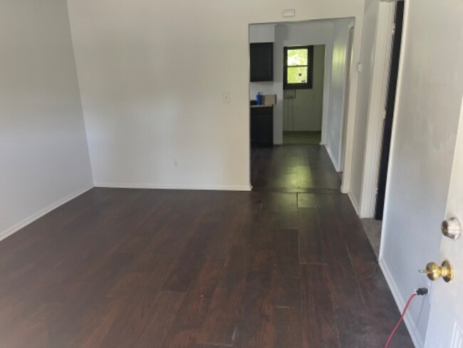 Building Photo - 708 W Raleigh Ave