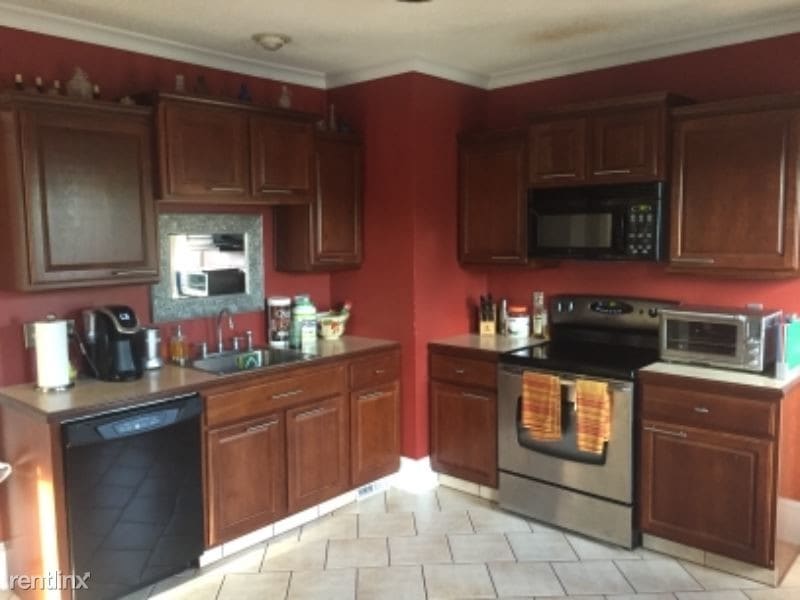 Primary Photo - 3 br, 1 bath Apartment - 38 Riverview St