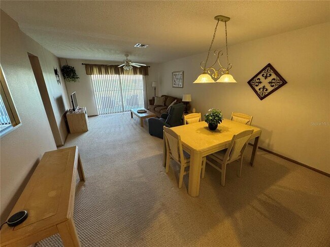 Foto del edificio - 365 3 Lakes Ln