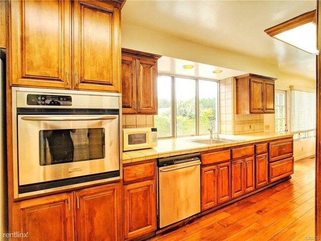 Building Photo - 4 br, 3 bath House - 340 W Wistaria Ave