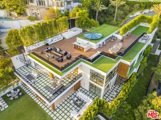 Foto del edificio - 1033 Somera Rd