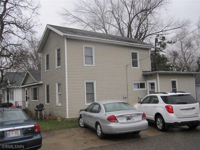 Foto del edificio - 518 E Walnut St