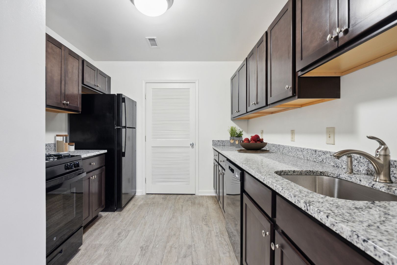 Apartments at Olde Towne primary photo