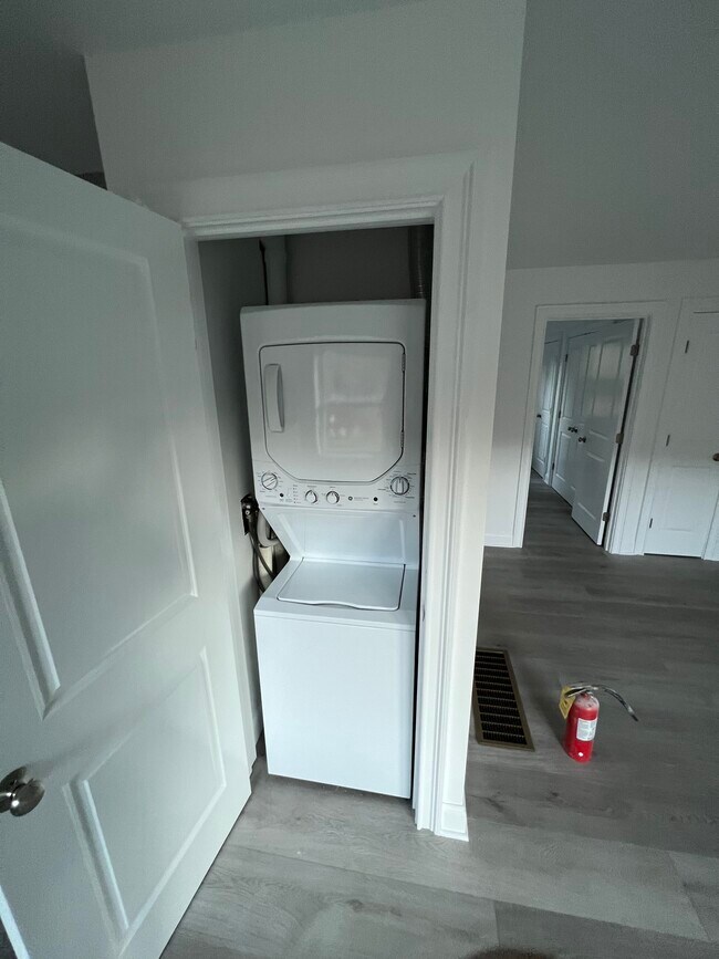 Washer Dryer in unit - 81 N Main St