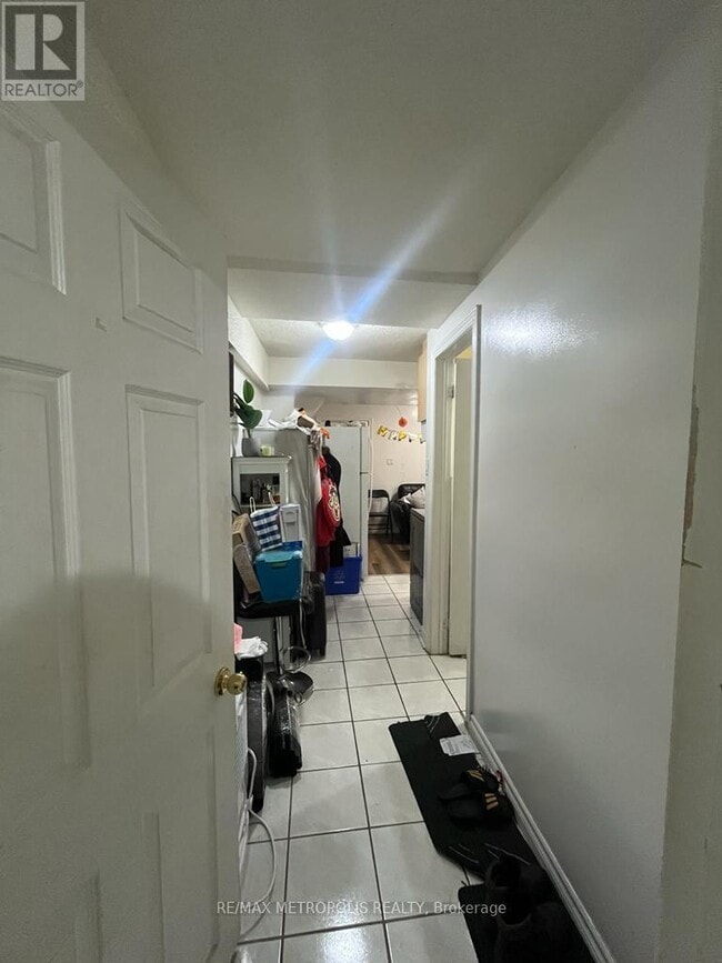 Building Photo - 2 Mayflower Dr