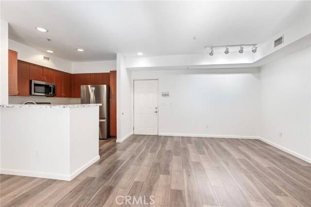 Foto del edificio - 1801 E Katella Ave