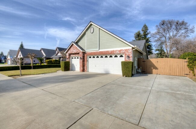 Building Photo - 139 Athens Ave