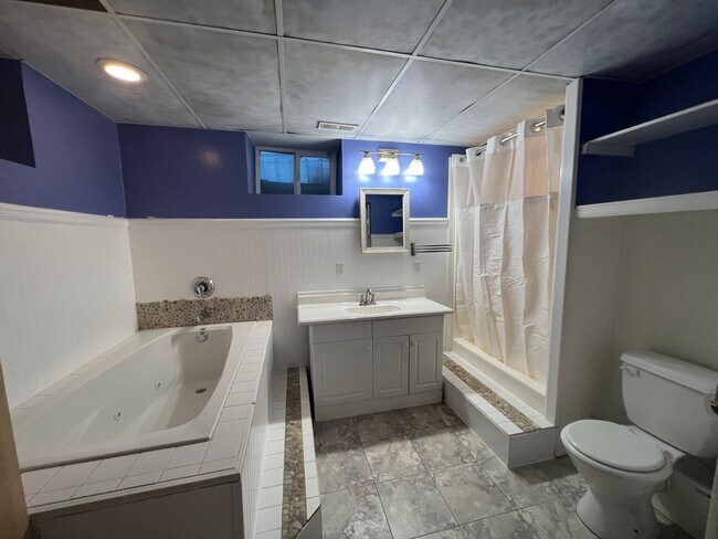 Building Photo - 428 E Wendell Dr