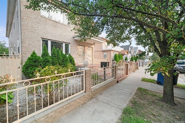 Foto del edificio - 188-12 Williamson Ave