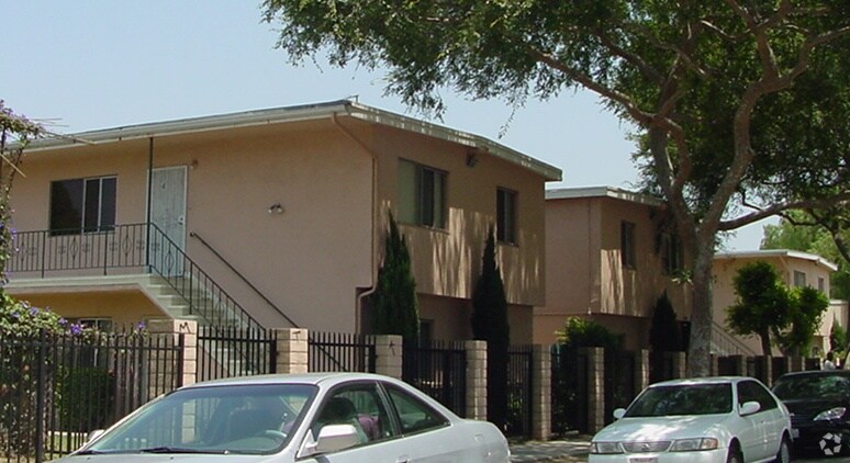 Building Photo - 1447 E 17th St