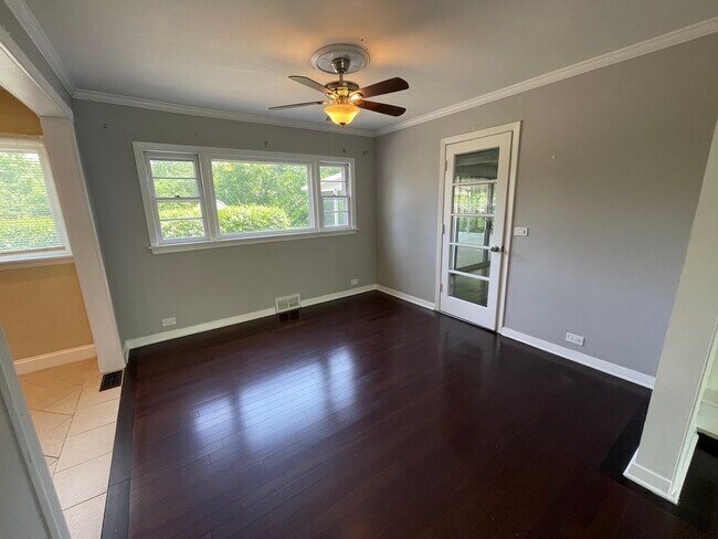 Foto del edificio - 836 W Everett Rd