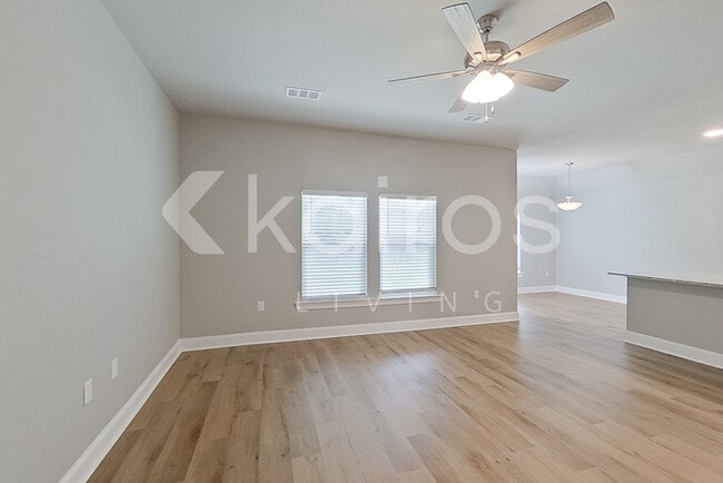 Building Photo - 13799 Pinyon Dr
