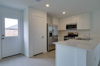 Building Photo - 10915 Tawny Rdg Dr