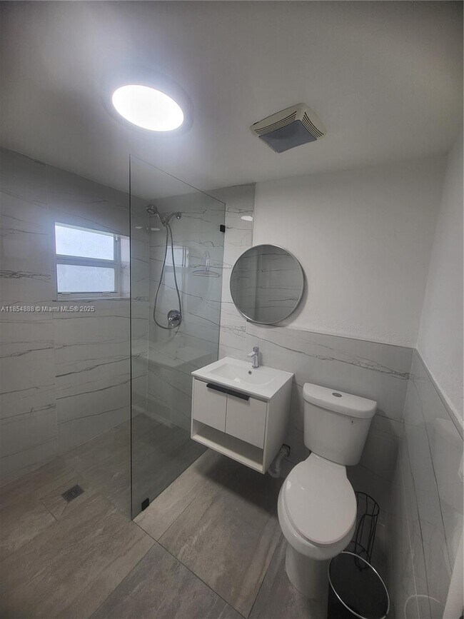 Foto del edificio - 4345 NW 203rd St