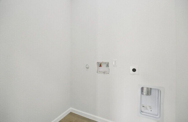 Building Photo - 422 New Hampshire St