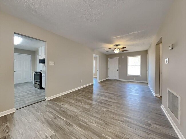 Building Photo - 145 Amberwood Ln
