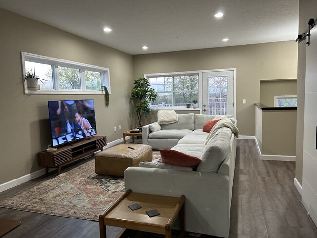 Building Photo - 3053 Bluestem Trl