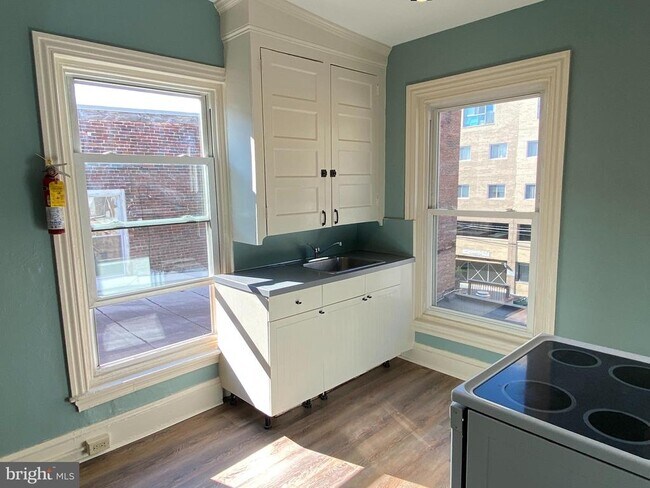 Building Photo - 255 E High St