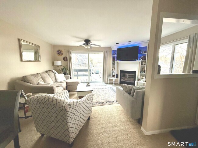 Foto del edificio - 19 Wadhams Ave