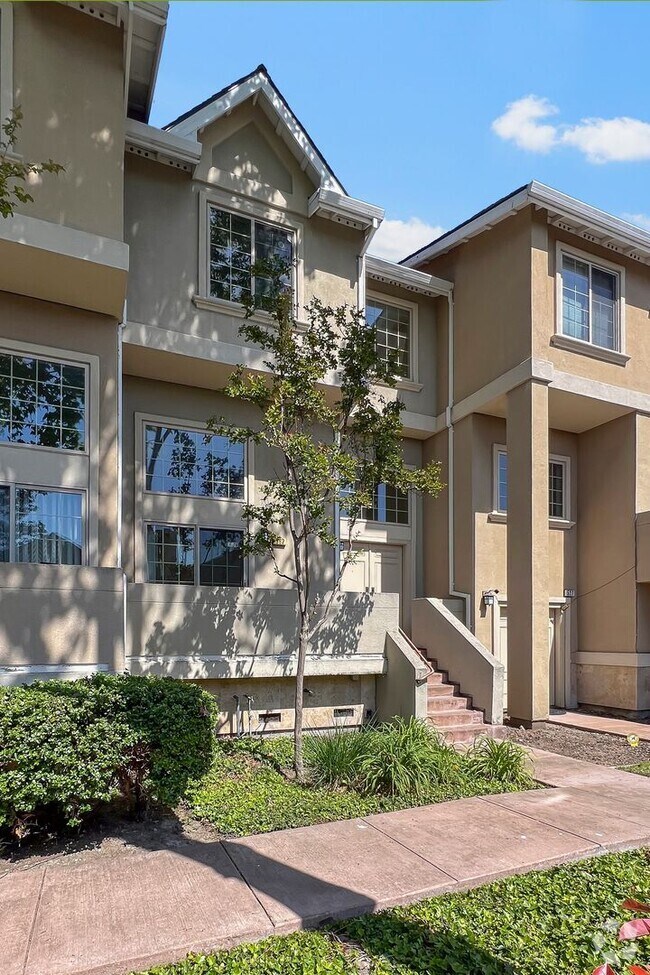 Building Photo - 562 Lambert Terrace
