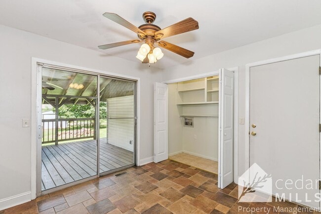 Building Photo - Beautiful Brick Home in West Wichita. Godd...