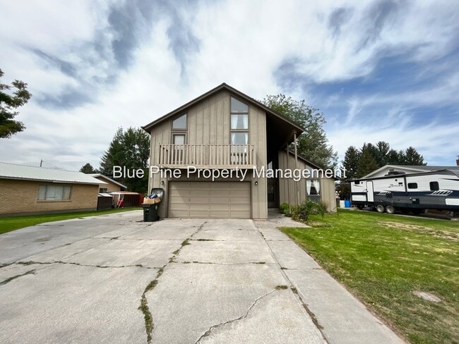 Building Photo - 1190 York Dr