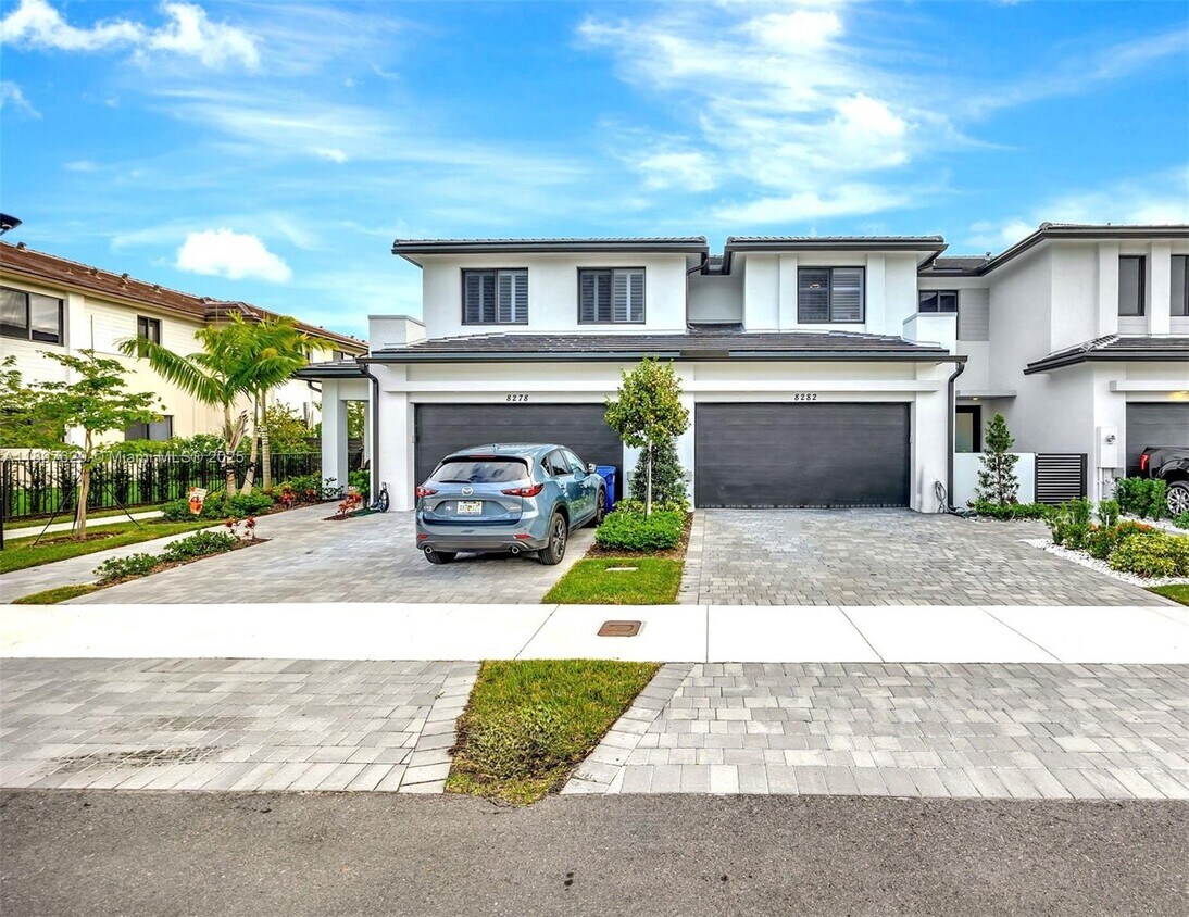 Foto principal - 8282 SW 120th Ter