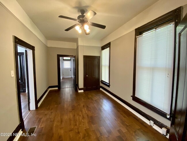Foto del edificio - 1345 N Laura St
