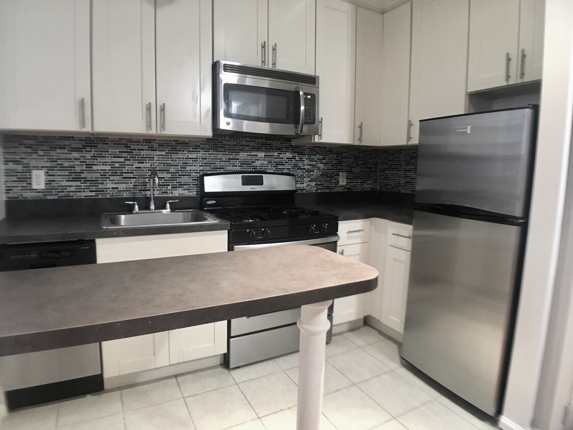 Primary Photo - 449 W 125th St