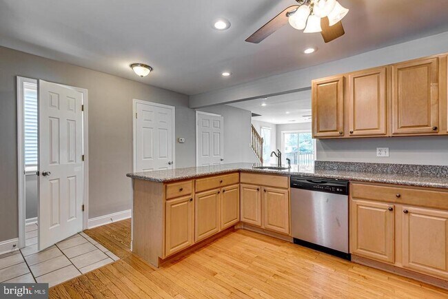 Foto del edificio - 1663 Hart Ct