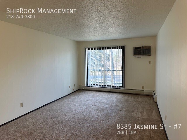 Foto del edificio - 8385 Jasmine St