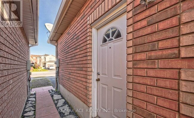 Building Photo - 182 Madelaine Dr