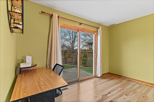 Building Photo - 2422 Cedar Crest Dr