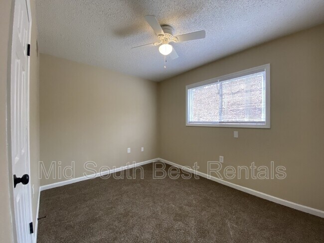 Foto del edificio - 447 Fox Valley Dr