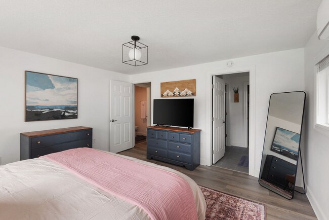 Building Photo - 12242 SE Raymond St