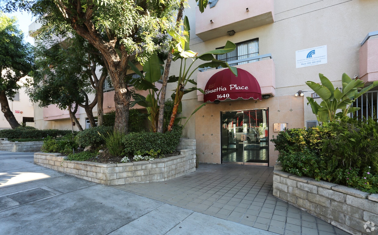 Building Photo - 1626 N Poinsettia Pl