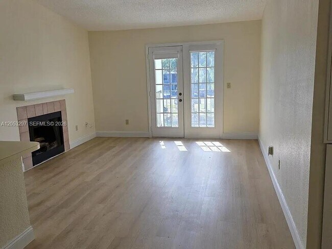 Building Photo - 2550 N Alafaya Trail