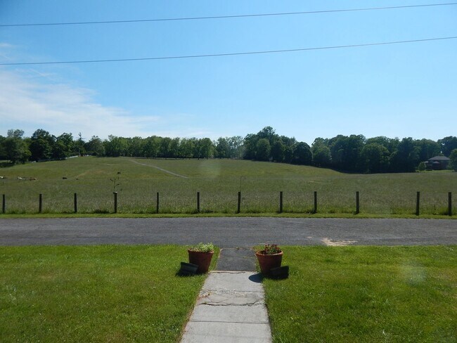 Foto del edificio - 300 Monticello Ln