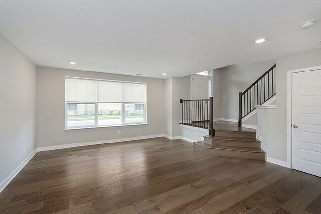 Building Photo - Gorgeous 3 Bedroom 2.5 Bath Townhome in th...