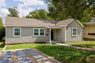 Building Photo - 2114 Harlandale Ave