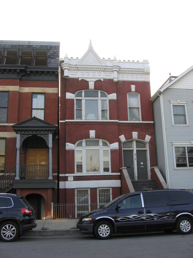 Front of building - 814 N Noble St