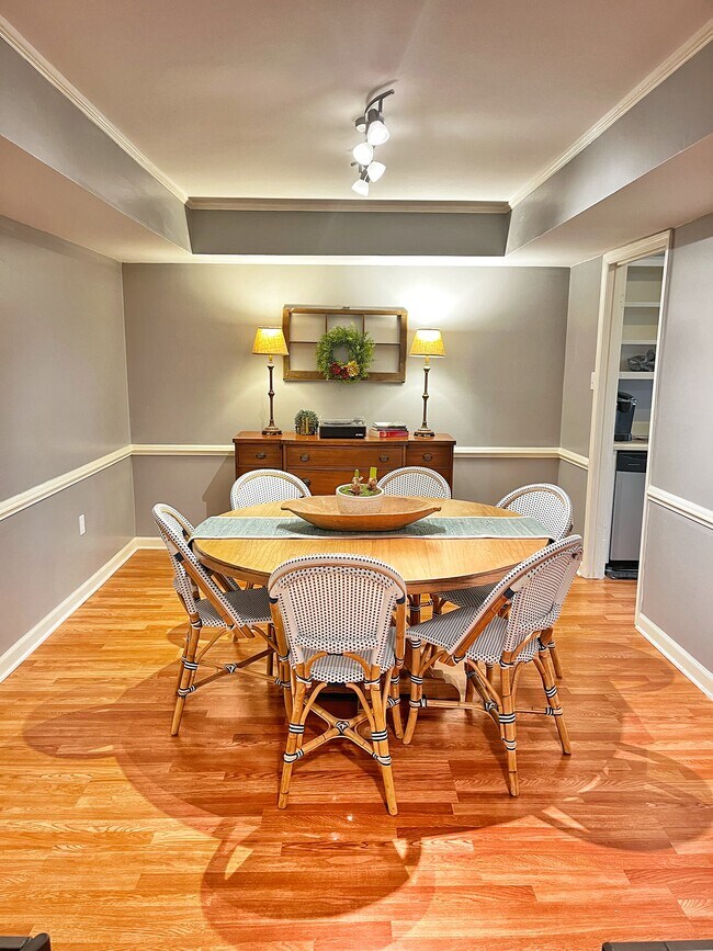 Foto del edificio - 3011 Creek View Ct