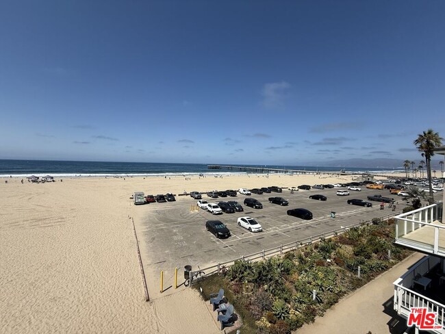 Building Photo - 2 Catamaran St