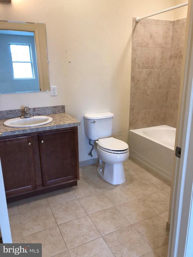 Primary Photo - 2098 Brunswick Ave