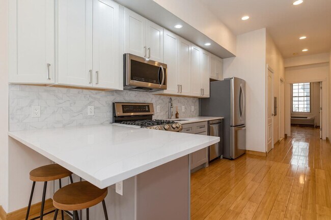 Foto del edificio - 3683 John F. Kennedy Blvd