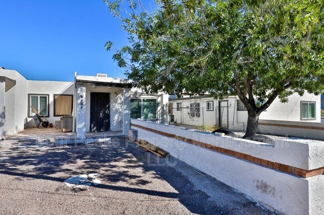 Photo - 102 E Hatcher Rd House