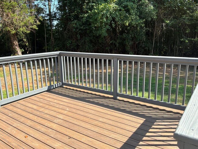 Building Photo - Beautiful 3 Bedroom is NOW AVAILABLE!!!