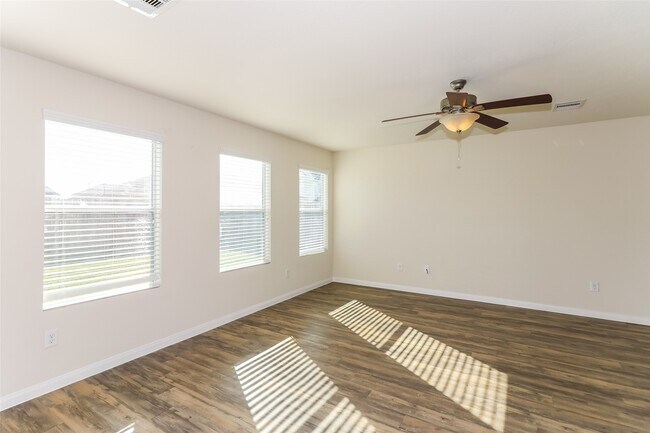 Foto del edificio - 2615 Camarilla Ln