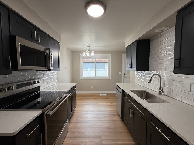 Building Photo - 6127 N Standard St